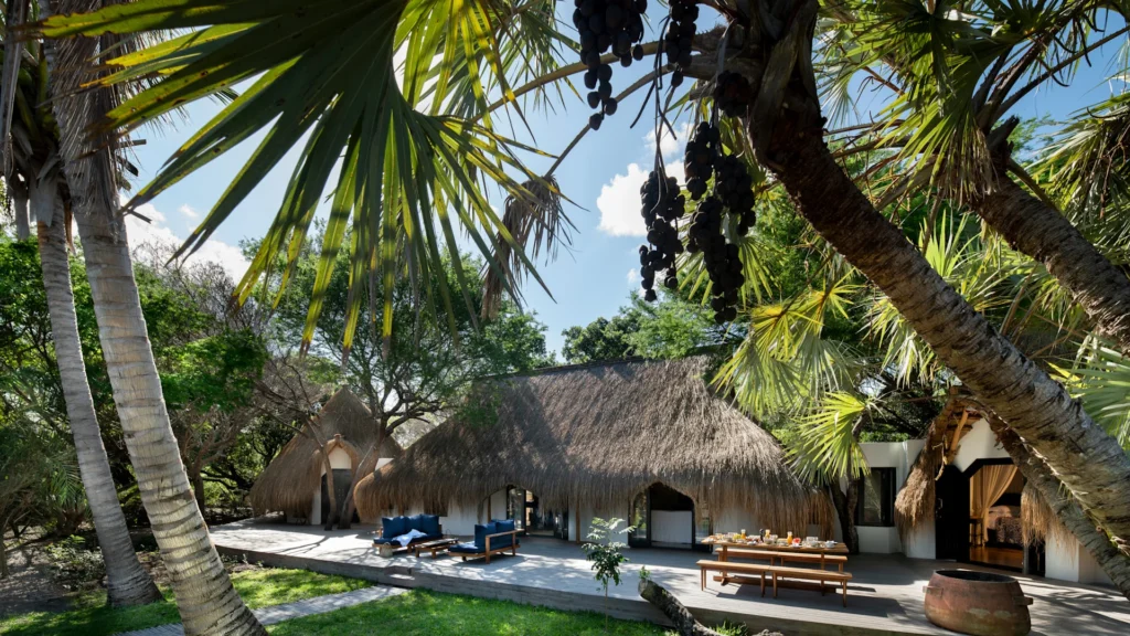 Benguerra-Island-Casa-Familia-exterior-view-breakfast-setup